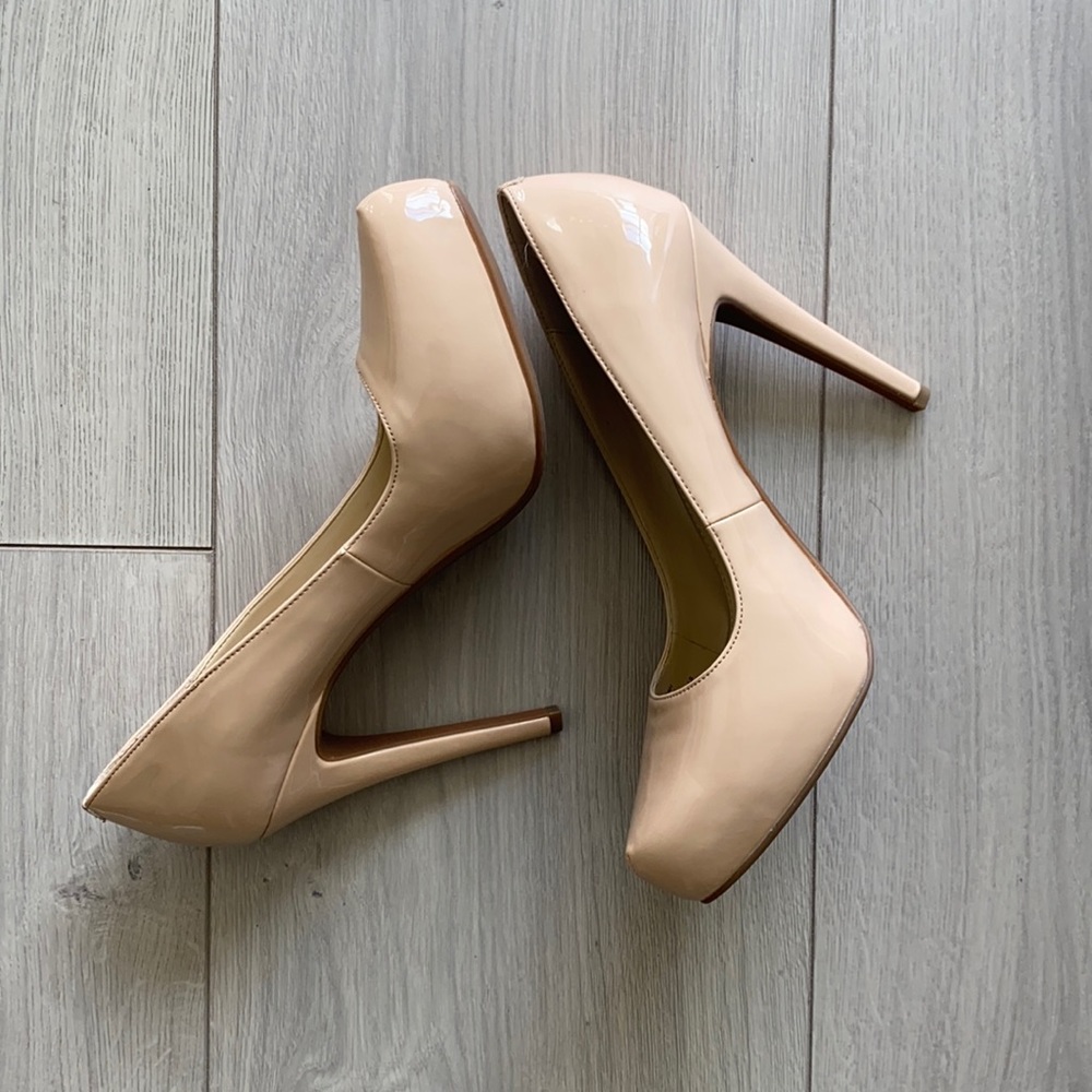 Jessica Simpson Nude Patent Leather Platform Pumps